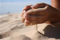 H&auml;nde im Sand